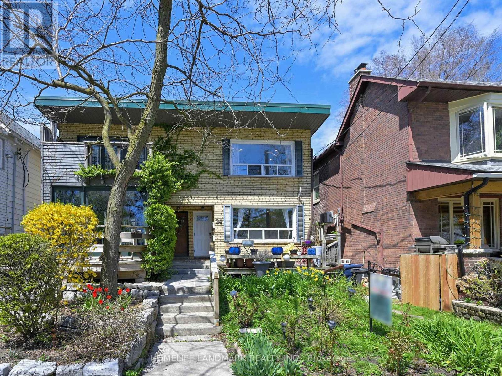 24 Kewbeach Ave, Toronto, ON M4L 1B7