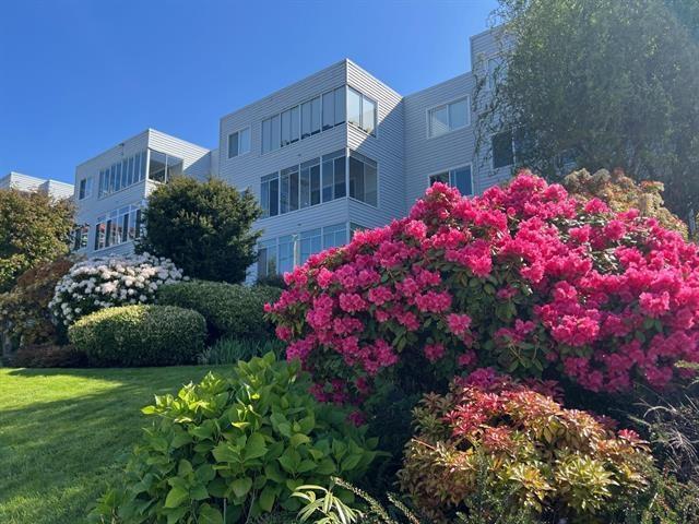 1354 Winter Street Unit 301, White Rock, BC V4B 3Y1
