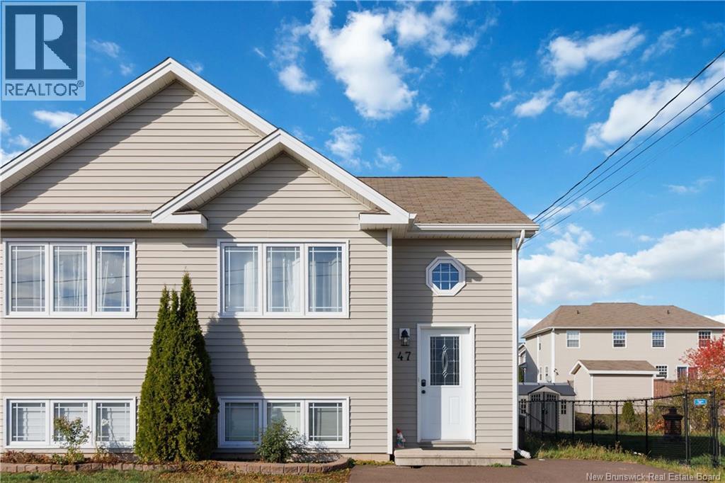 47 Nugent, Dieppe, NB E1A 0S7