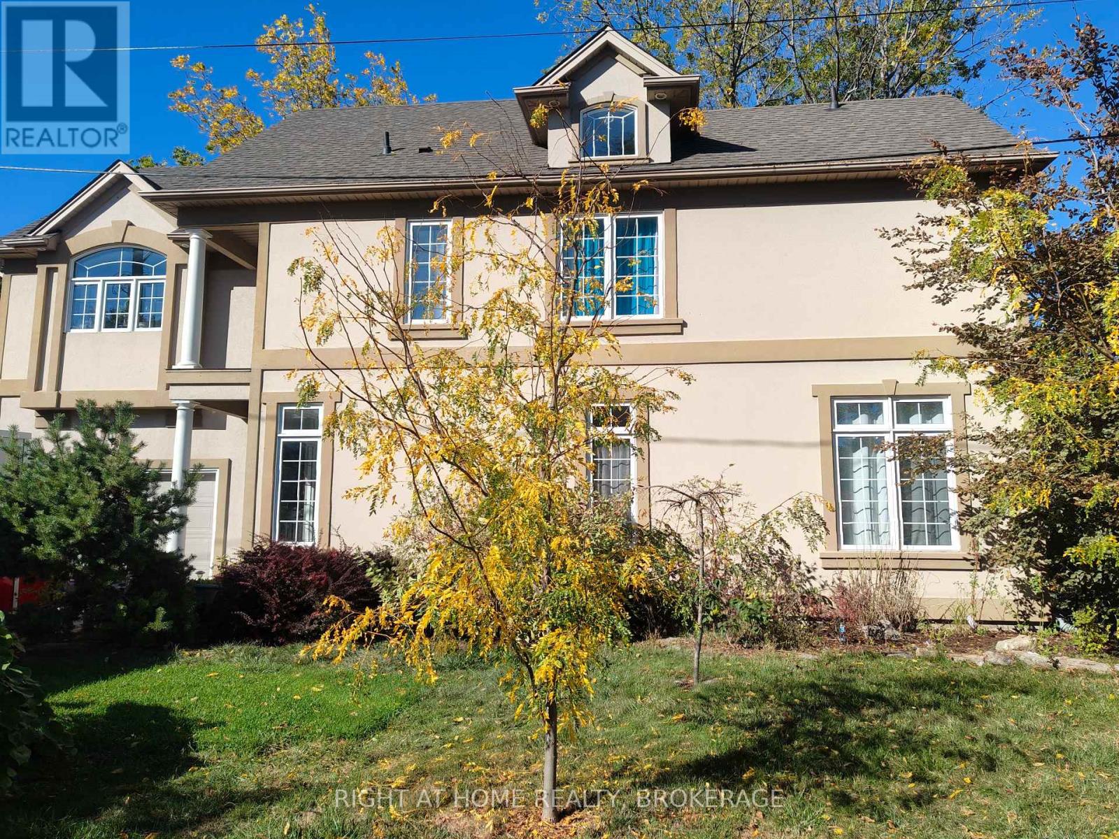 22 Ursula Ave, St. Catharines, ON L2T 1T1