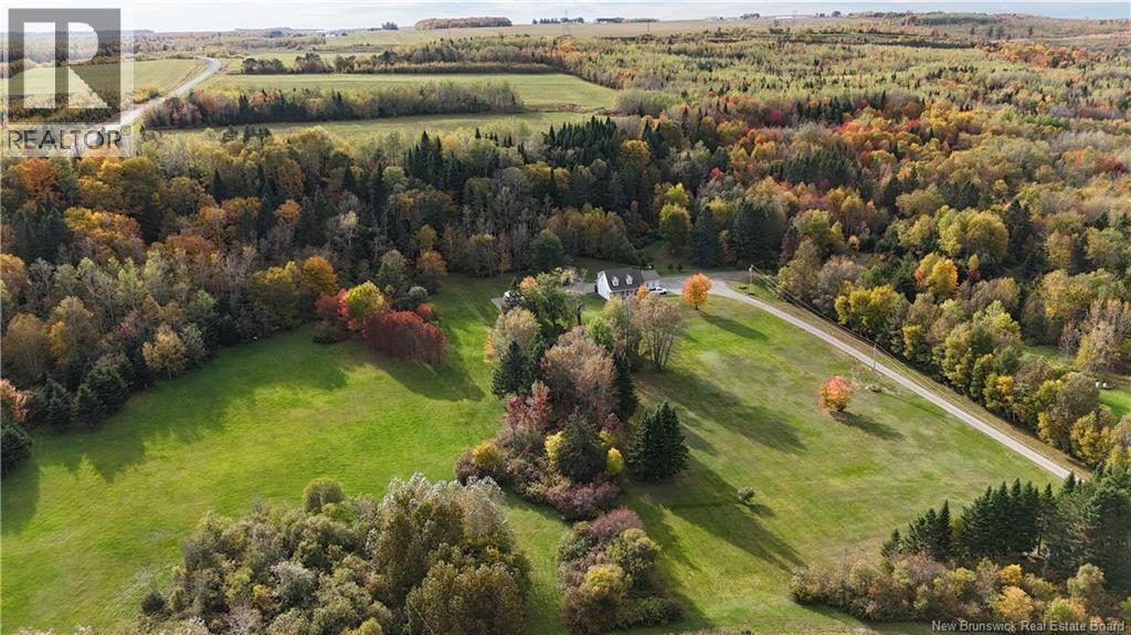 949 W River Rd, Grand Falls, NB E3Z 1S2