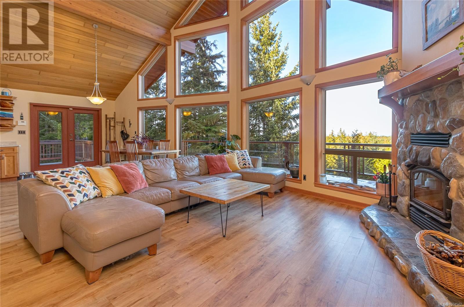 1556 Meadowood Way, Qualicum Beach, BC V9K 2V2