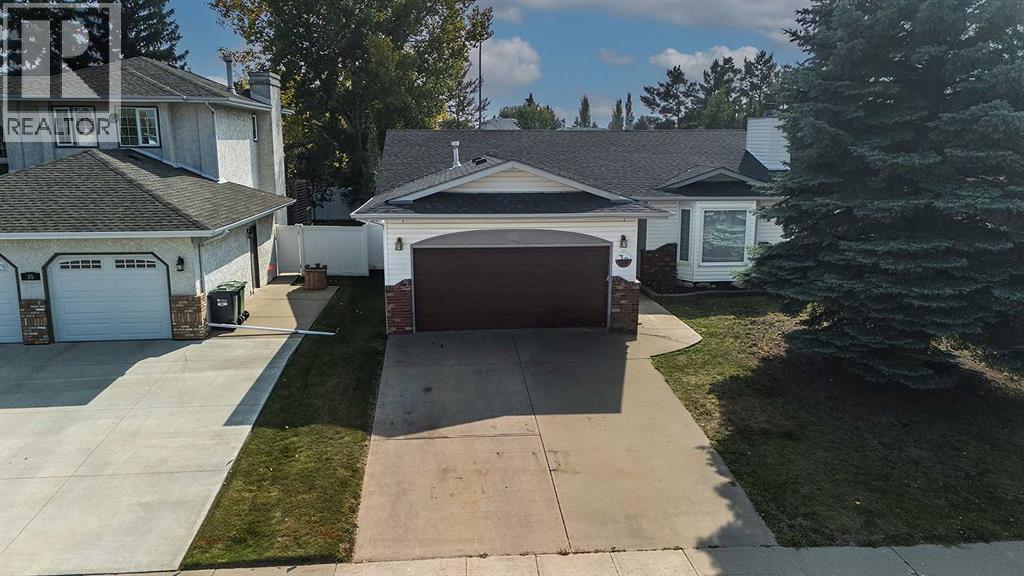39 Denison Cres, Red Deer, AB T4R 2E9