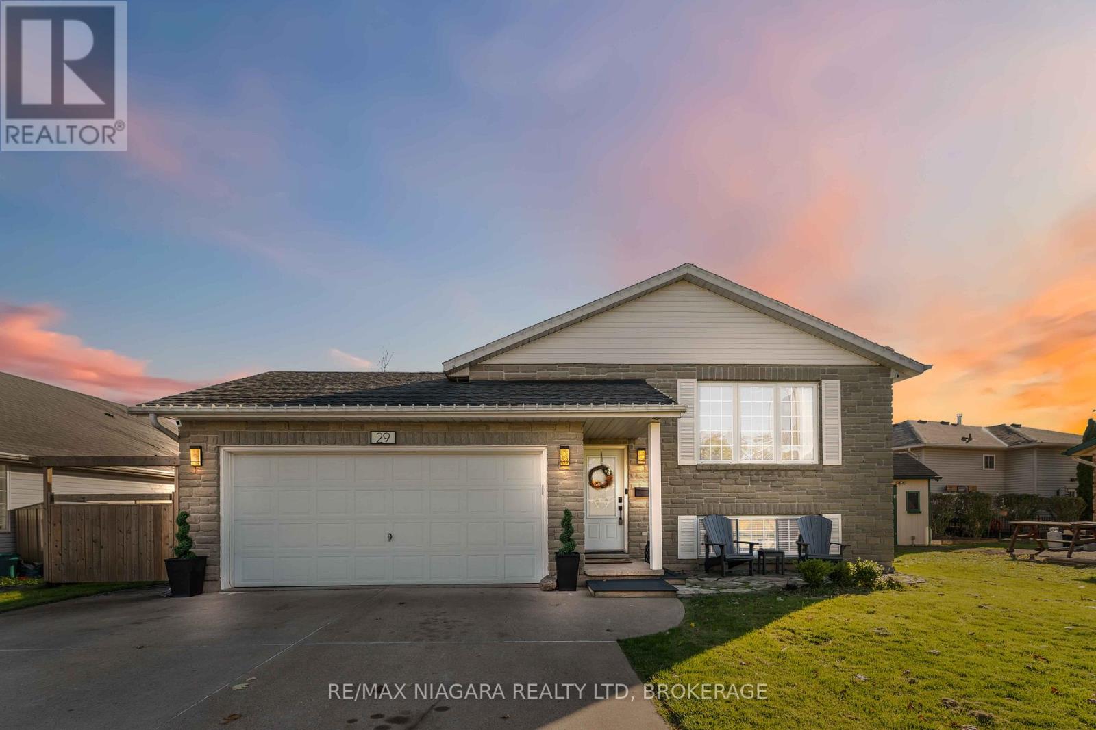 29 Talbot Ave, Welland, ON L3B 6E9