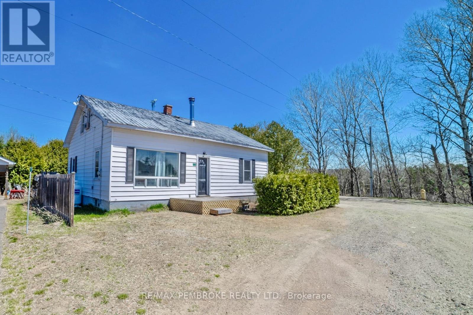 21 Philip St, Madawaska Valley, ON K0J 1B0