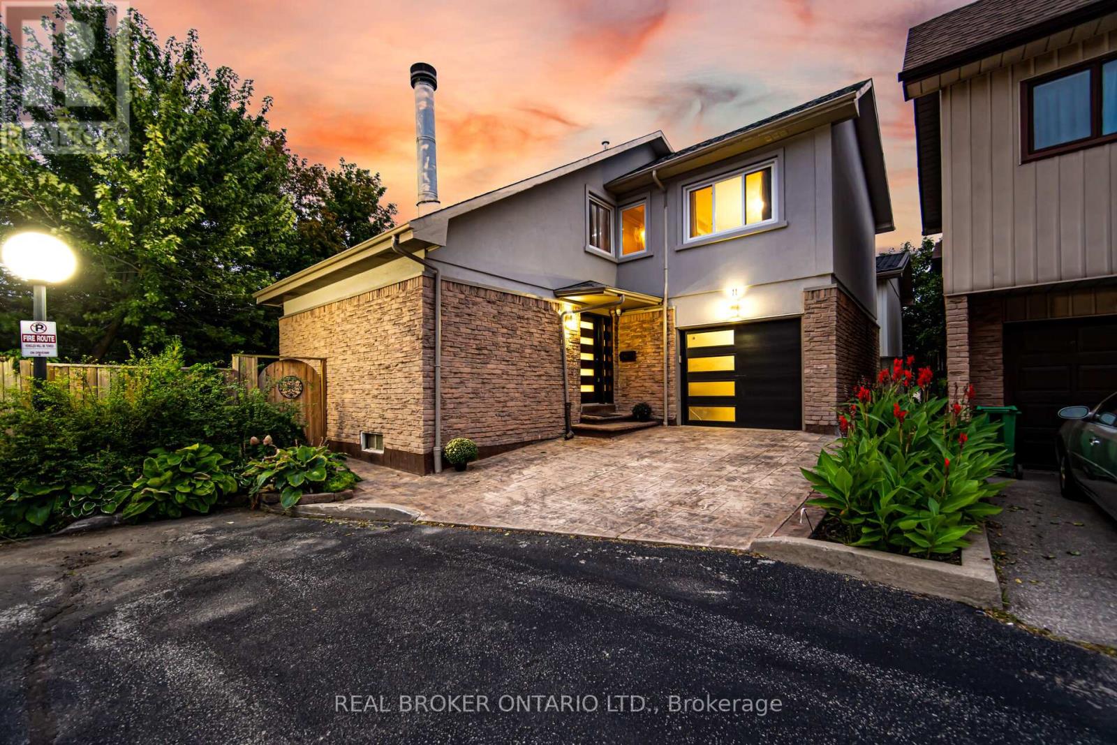 11 Pierpont Pl, Mississauga, ON L5N 5V1
