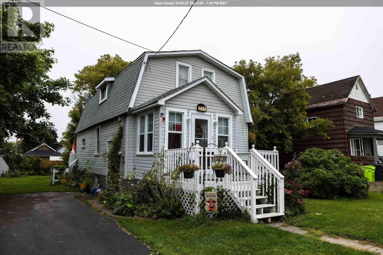 211 Spruce St, Sault Ste. Marie, ON P6B 2H1