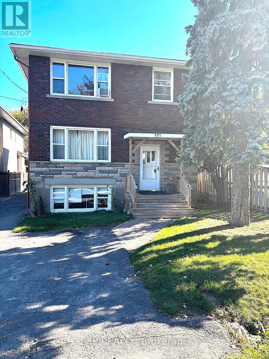 527 Laderoute Ave, Ottawa, ON K1Z 5V9