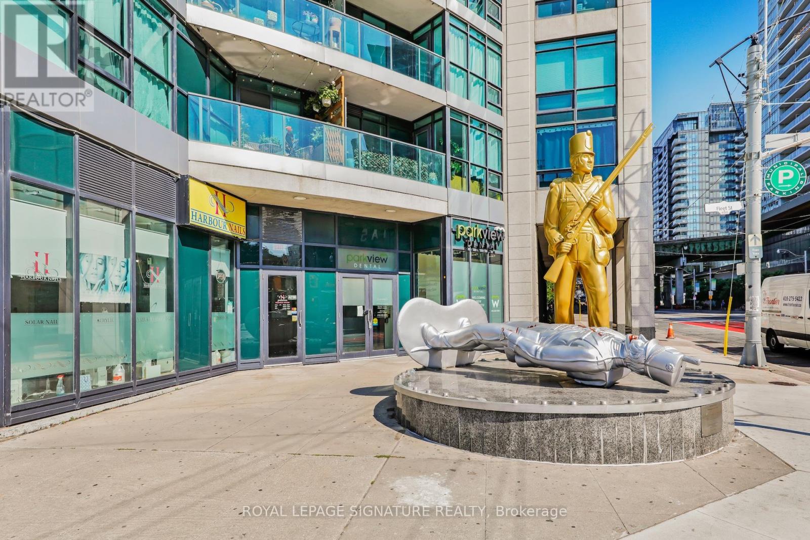 2405 600 Fleet St, Toronto, ON M5V 1B7