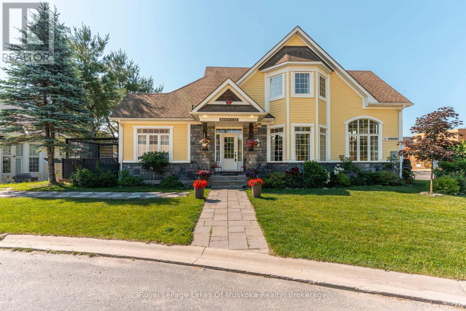 23 Spencer St, Bracebridge, ON P1L 1E1