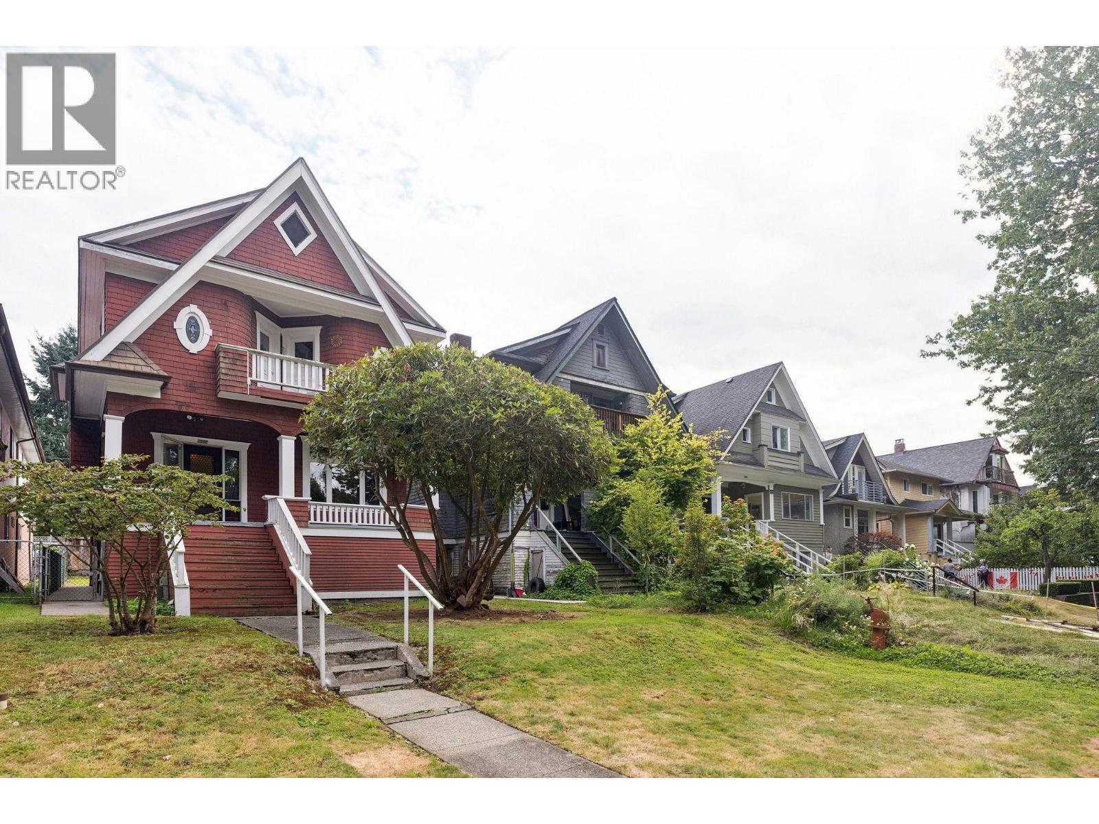 2680 Cambridge St, Vancouver, BC V5K 1L5