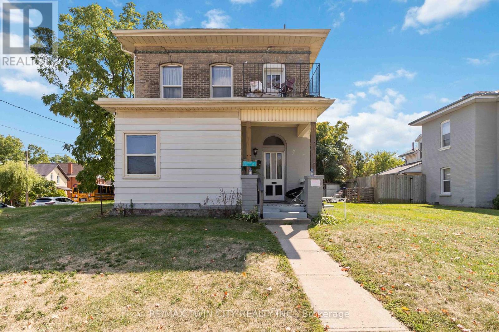 22 Park Ave, Brantford, ON N3S 5H3