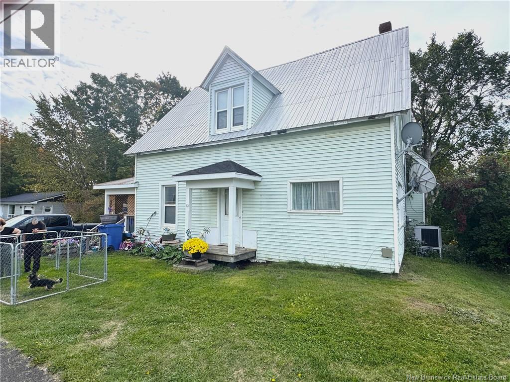 113 Saint John St, Woodstock, NB E7M 2T8