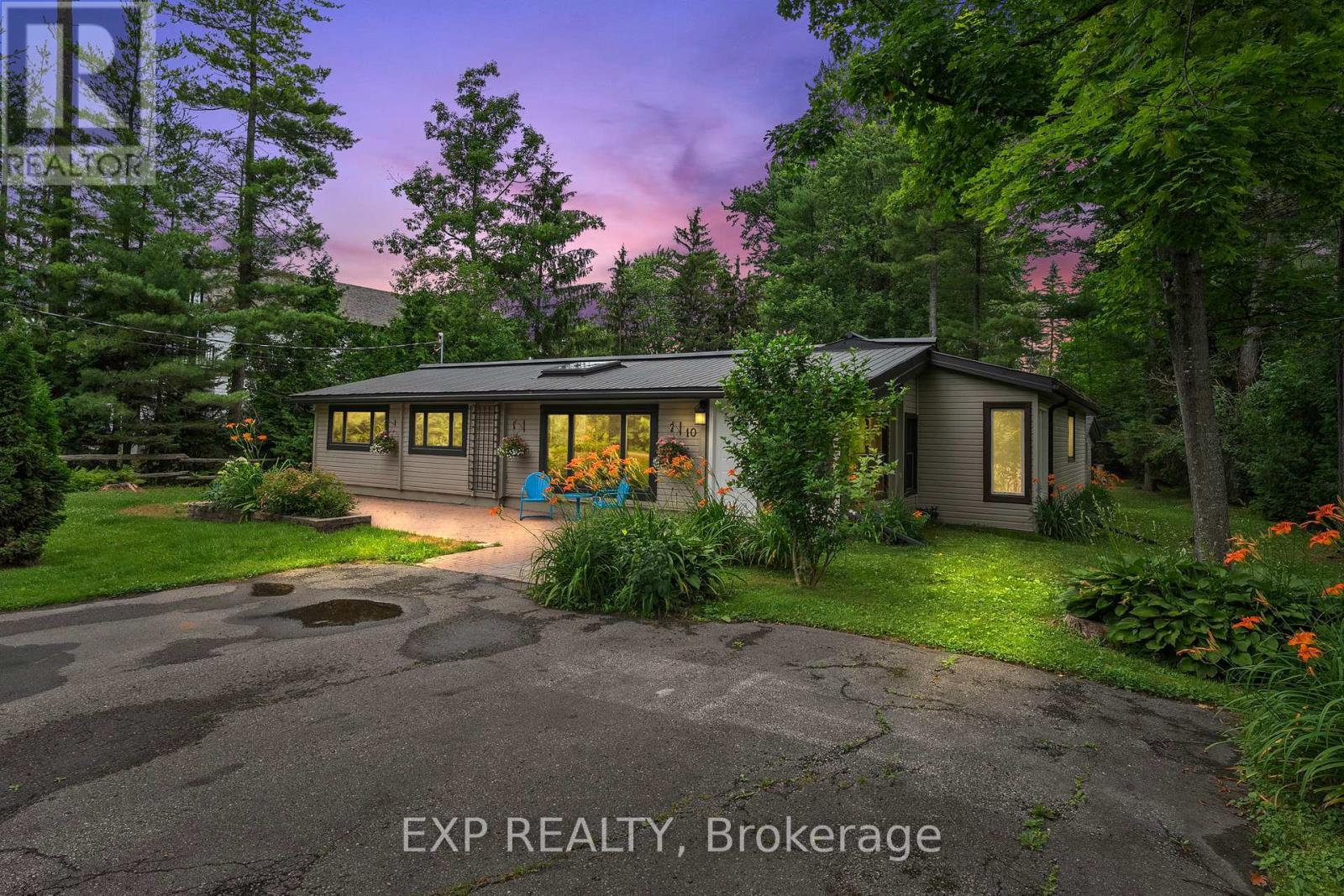10 Maplewood Ln, Georgina, ON L0E 1R0