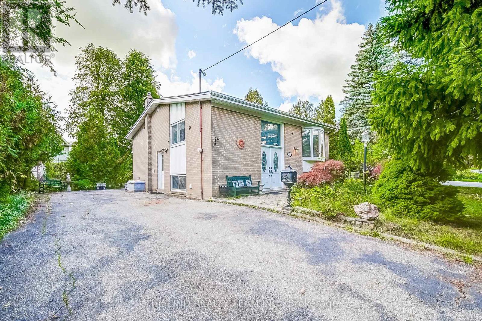 20 Haida Dr, Aurora, ON L4G 3C7