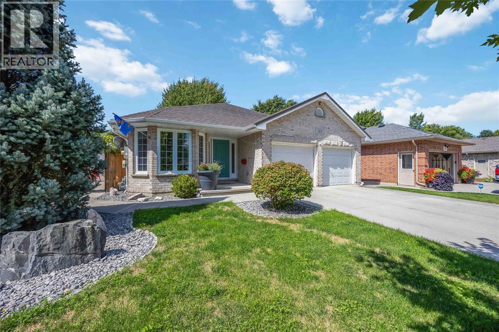 123 Cassandra Blvd, Sarnia, ON N7S 6N1
