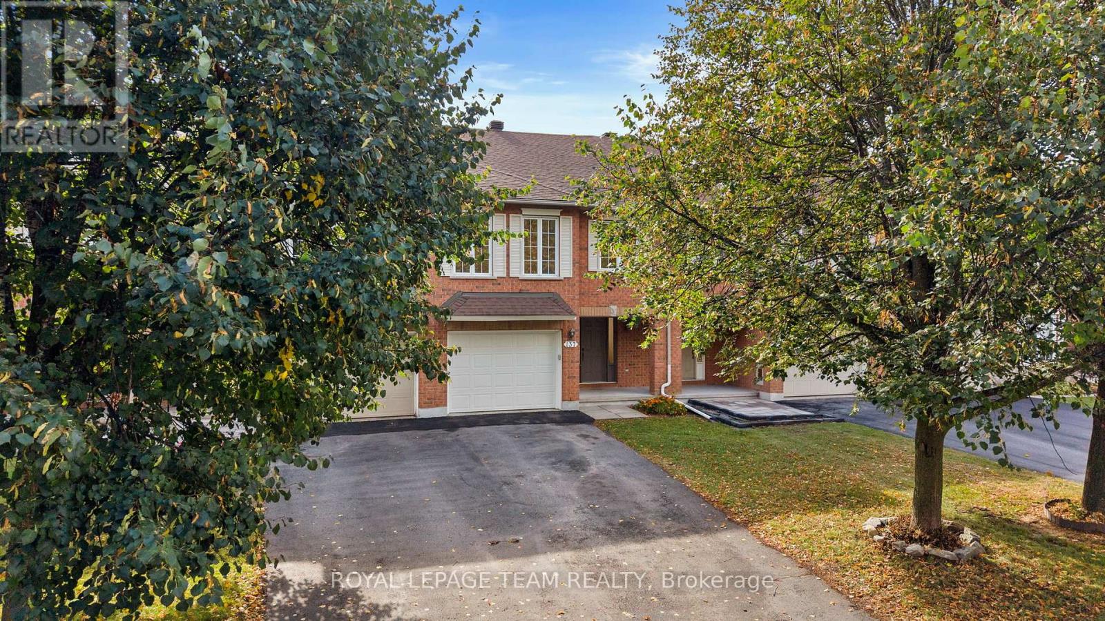 137 Macassa Cir, Ottawa, ON K2T 1J9