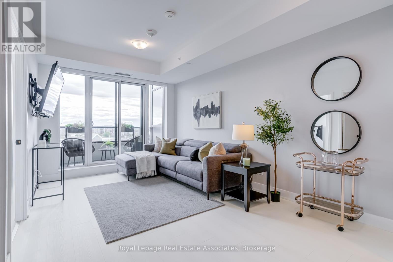 607 2481 Taunton Rd, Oakville, ON L6H 3R7