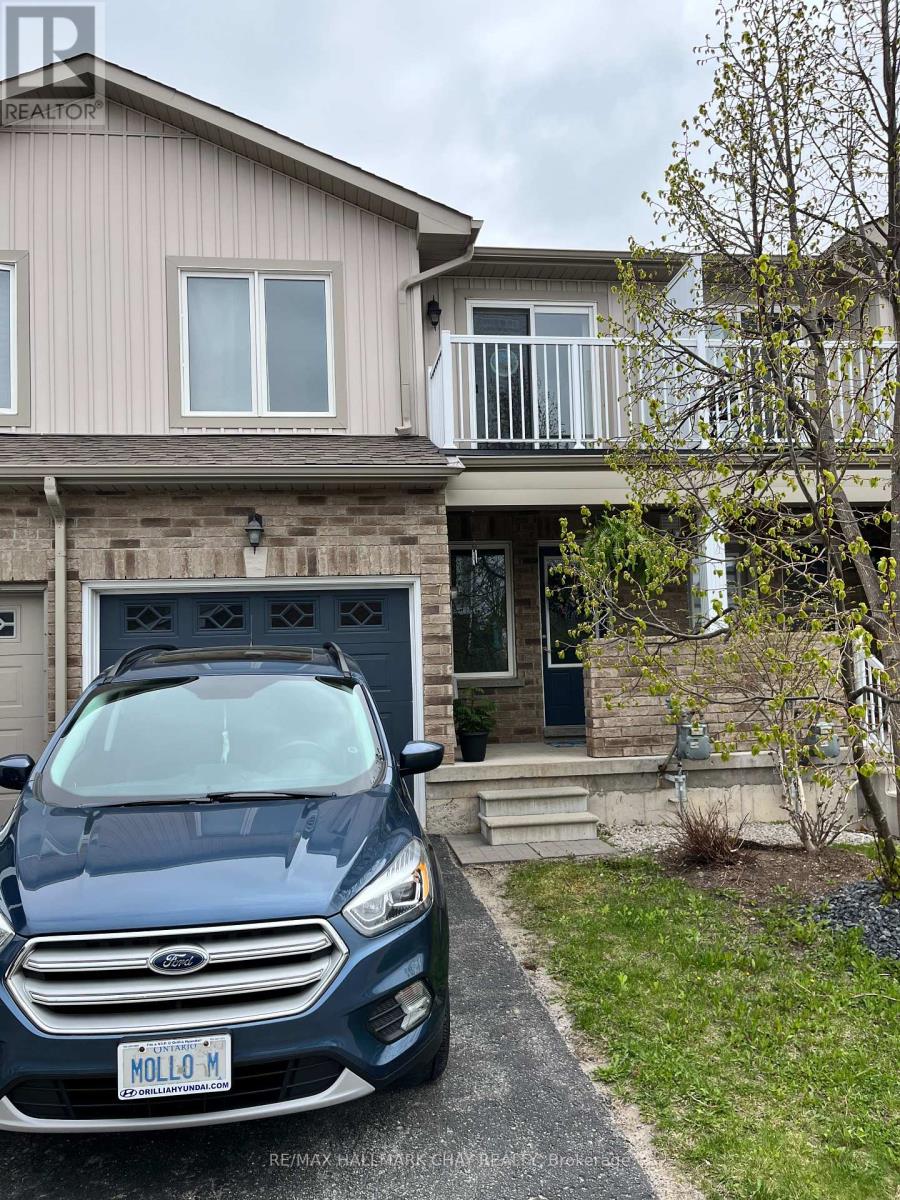 7 90 Sovereigns Gate, Barrie, ON L4N 0Y9
