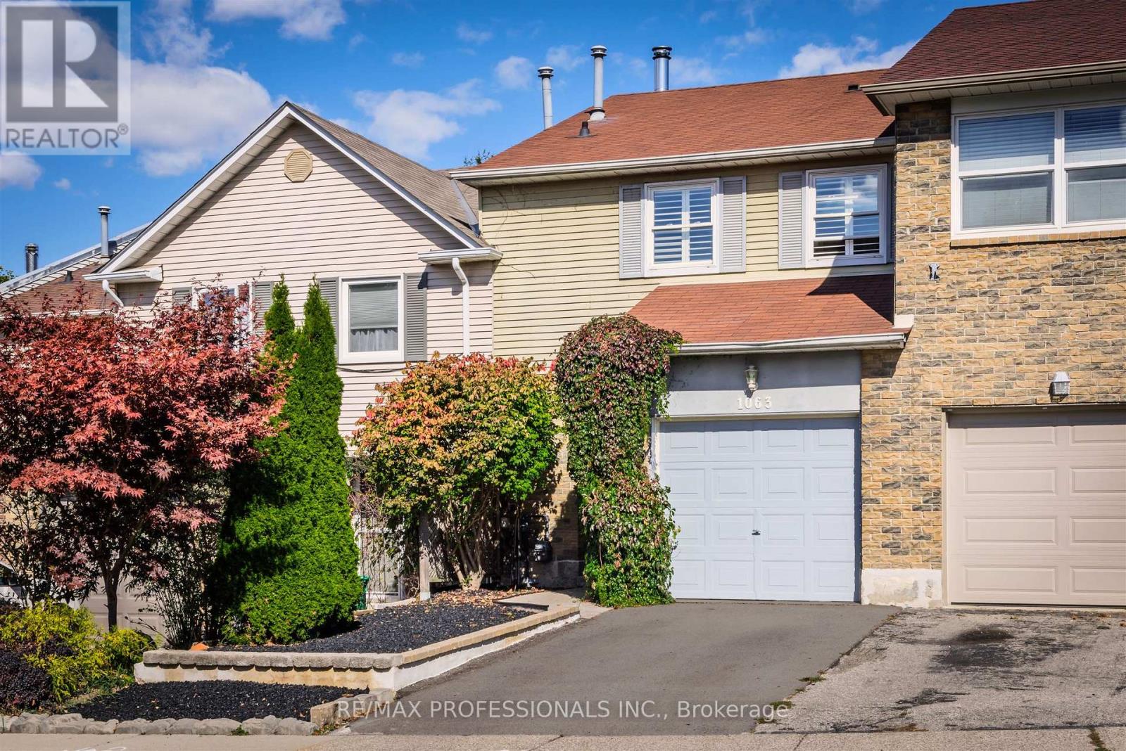 1063 Raintree Ln, Mississauga, ON L5H 4A1