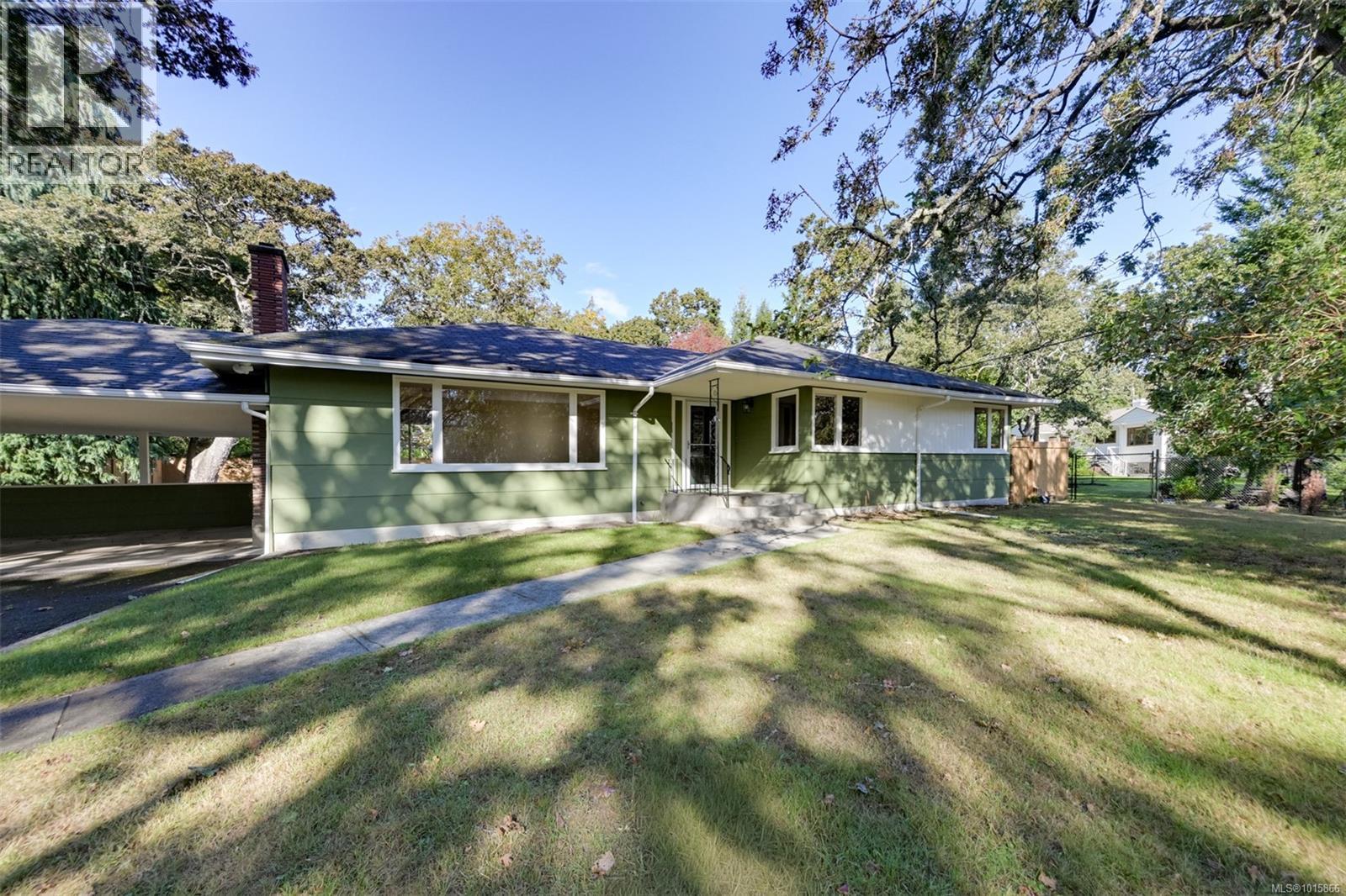 3160 Midland Rd, Oak Bay, BC V8R 6E9