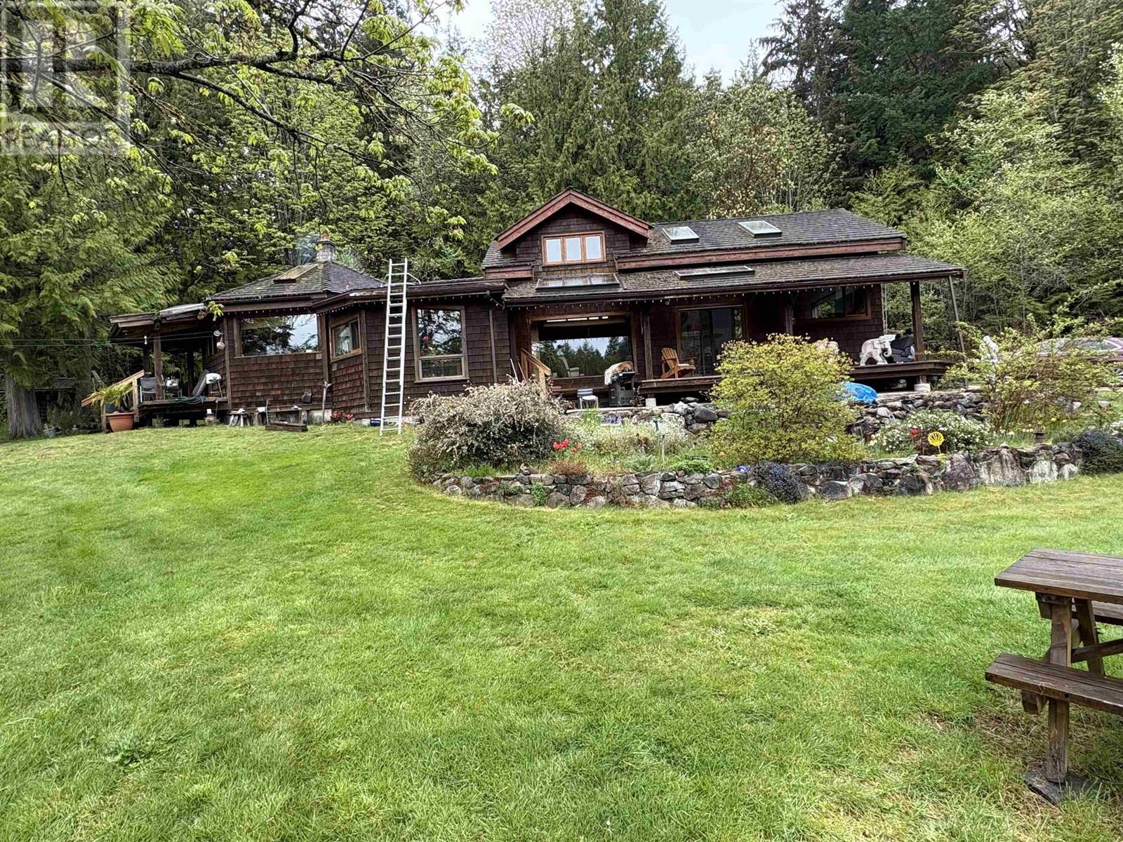 5768 Sutherland Rd, Halfmoon Bay, BC V7Z 1G9