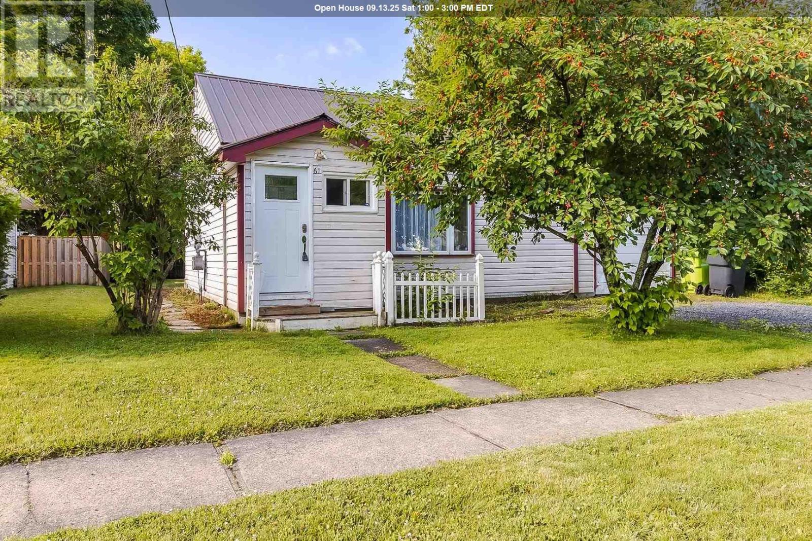 61 Curran Dr, Sault Ste. Marie, ON P6B 1L2