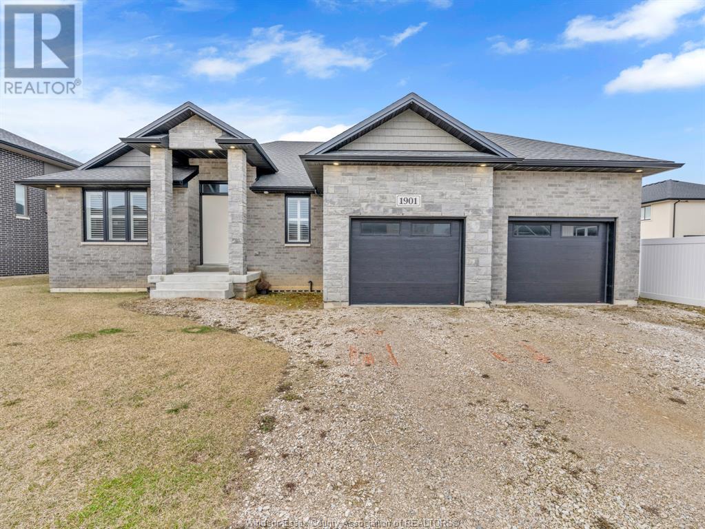 1901 Villa Canal Dr, Kingsville, ON N9Y 0G5