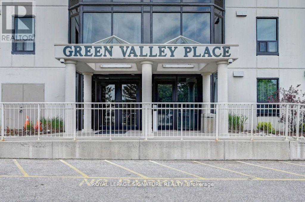 1214 35 Green Valley Dr, Kitchener, ON N2P 2A5