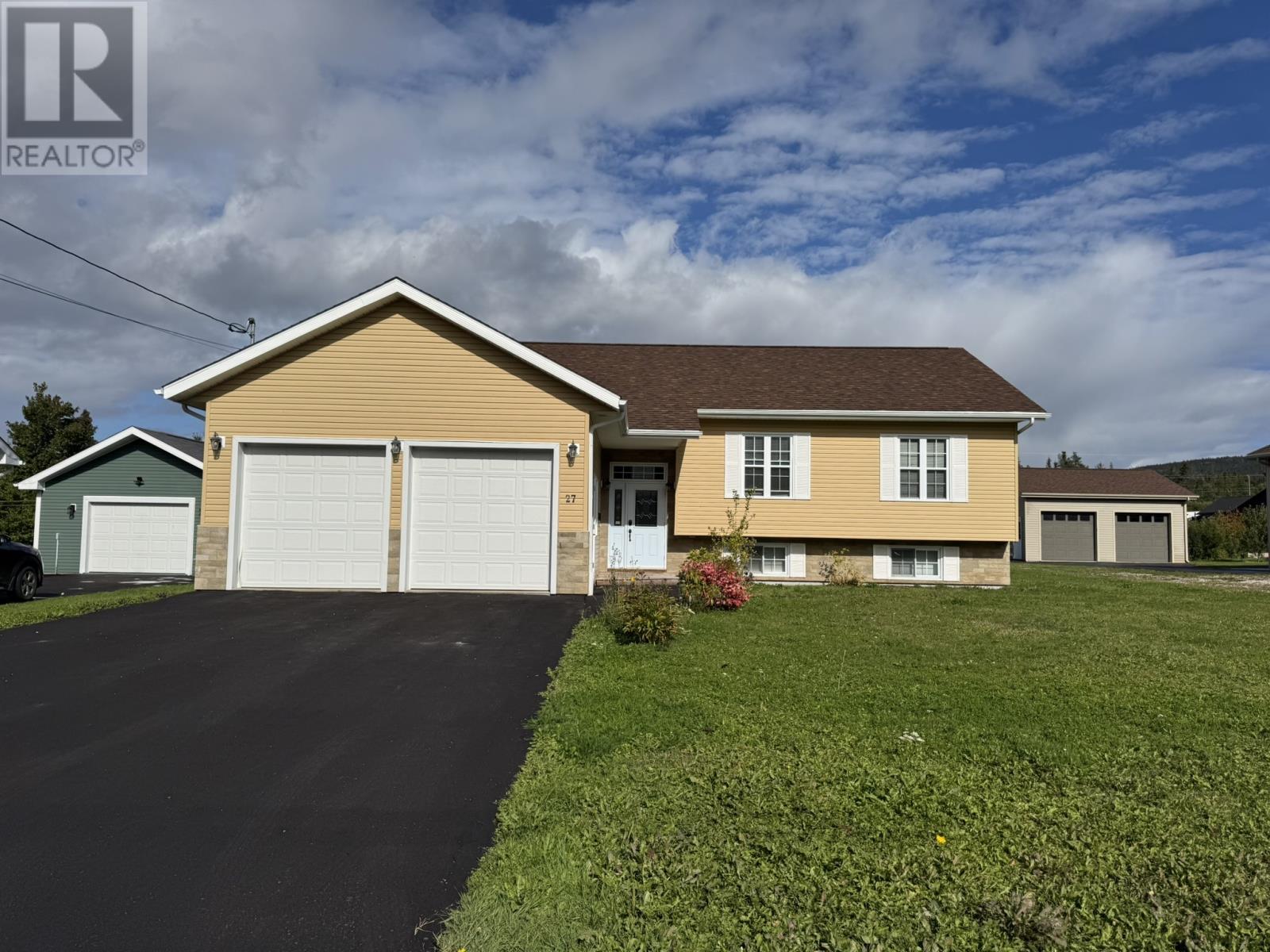 27 Foote St, Pasadena, NL A0L 1K0