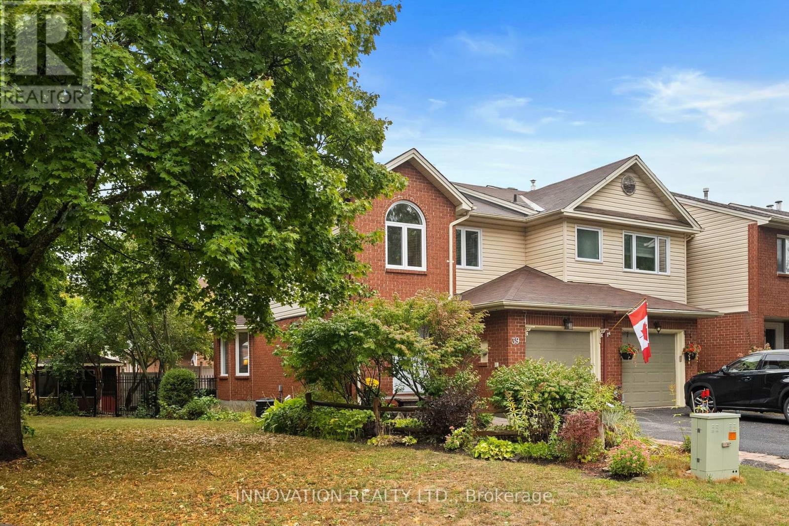 39 Furlong Cres, Ottawa, ON K2M 2J1