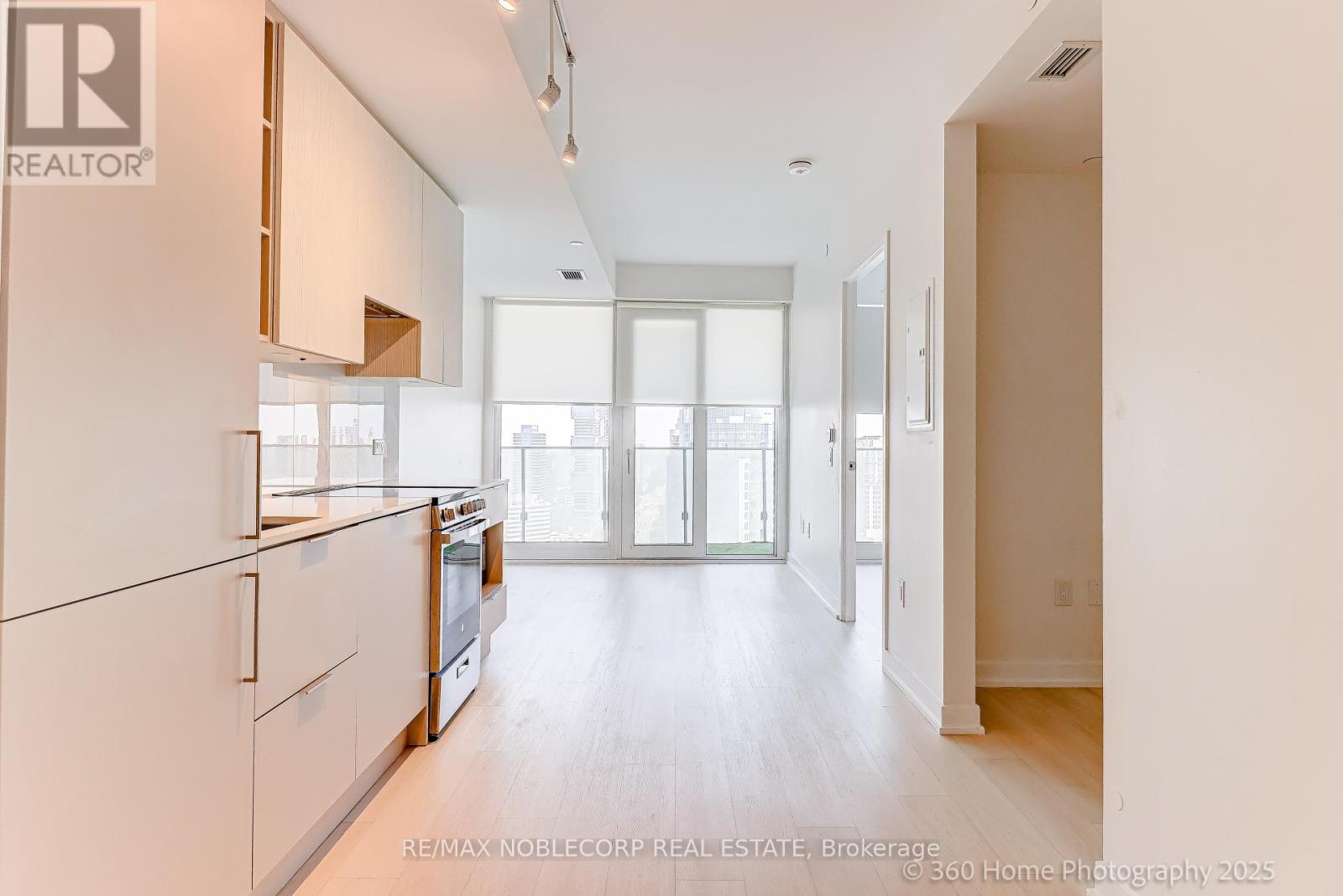 2912 3900 Confederation Pkwy, Mississauga, ON L5B 0M3