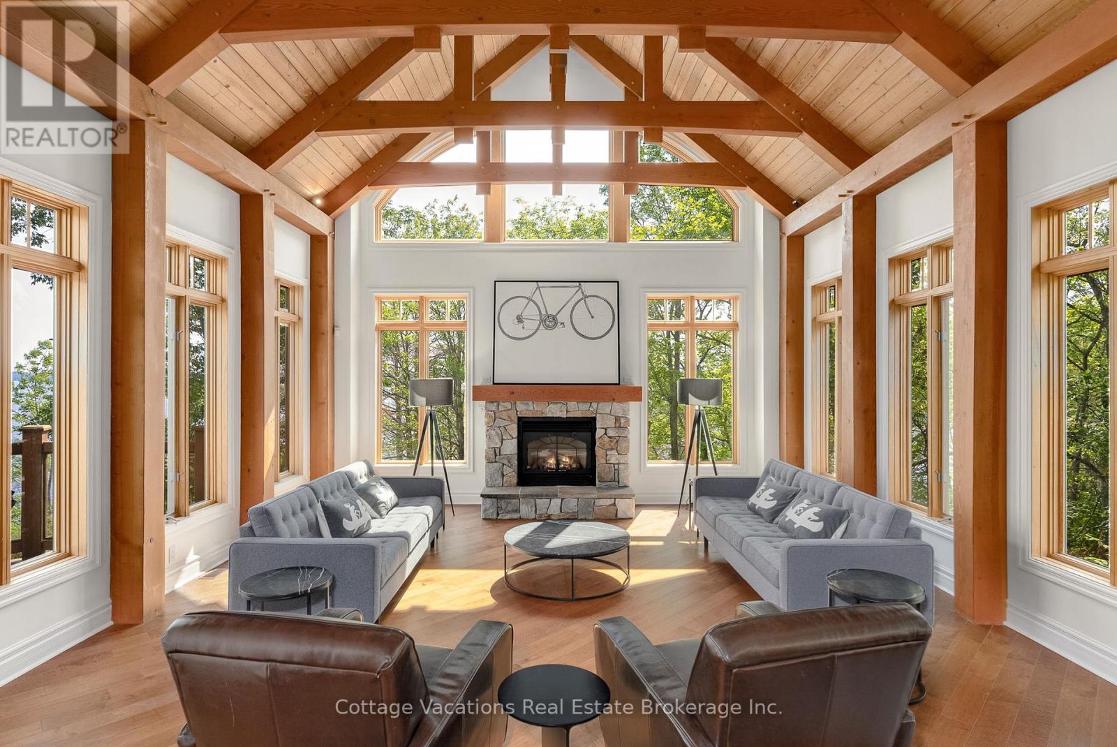 1016 Lawland Heights Rd, Gravenhurst, ON P1P 1R2
