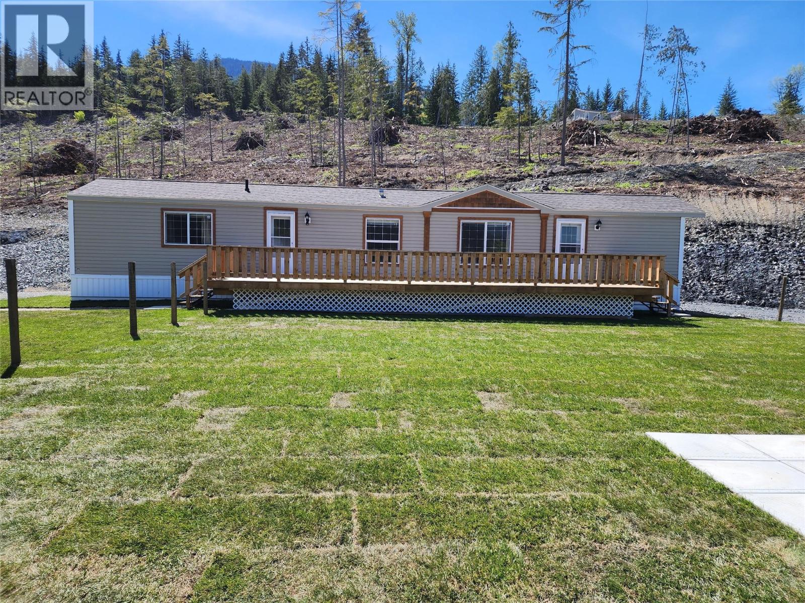 450 Brouse Loop Rd, Nakusp, BC V0G 1R1