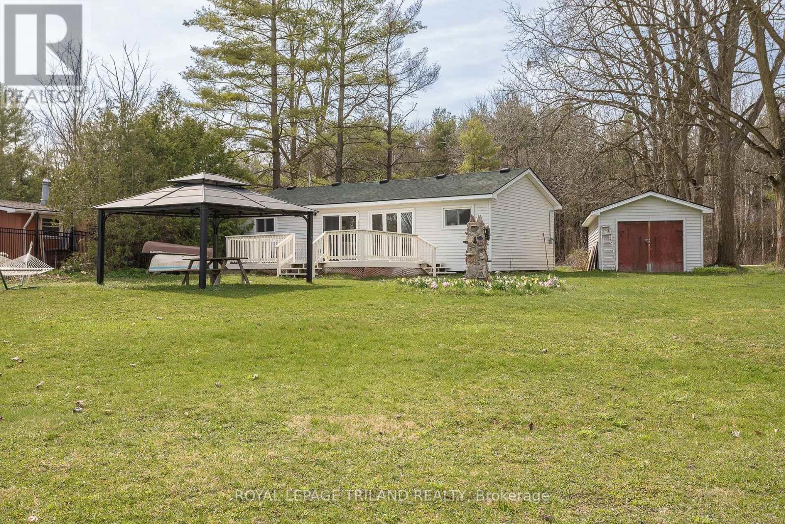 20927 Lakeside Dr, Thames Centre, ON N0L 2P0