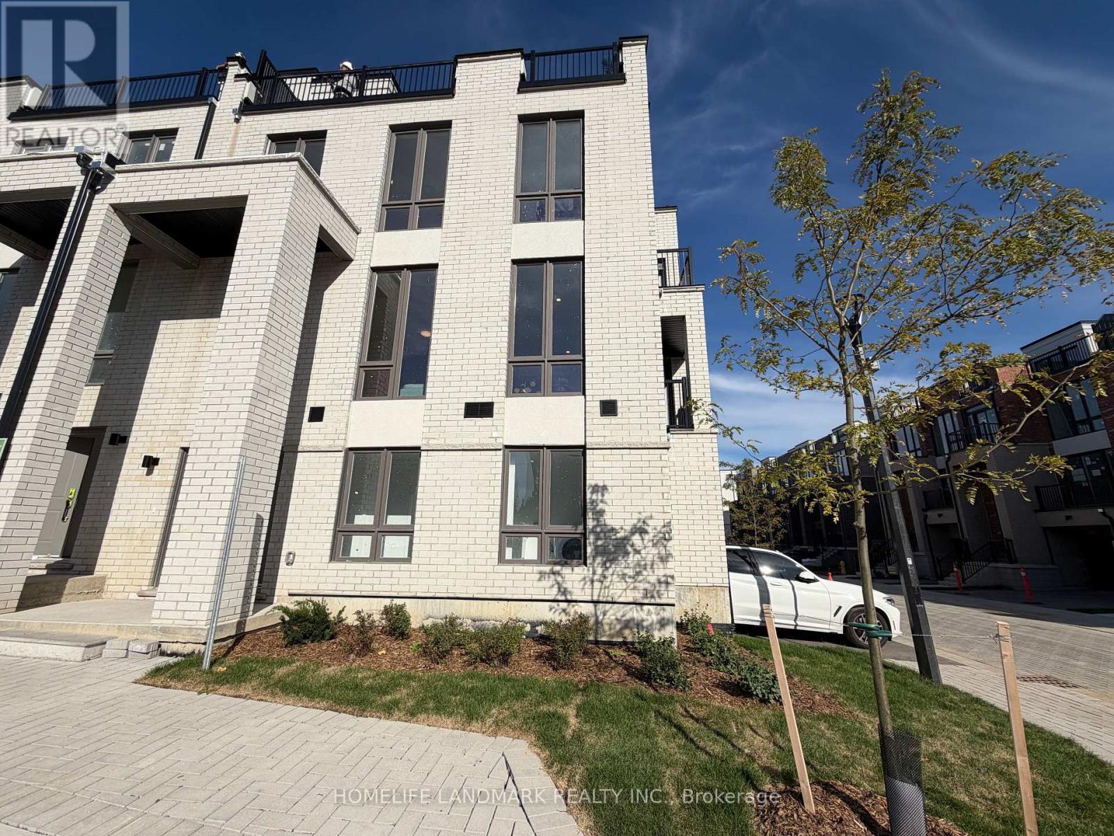 11 Kerns Ln, Richmond Hill Jefferson, ON L4E 1M1