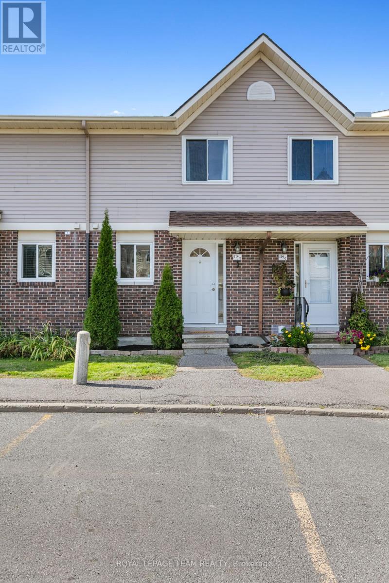 114 Valley Stream Dr D Dr, Ottawa, ON K2H 9E1