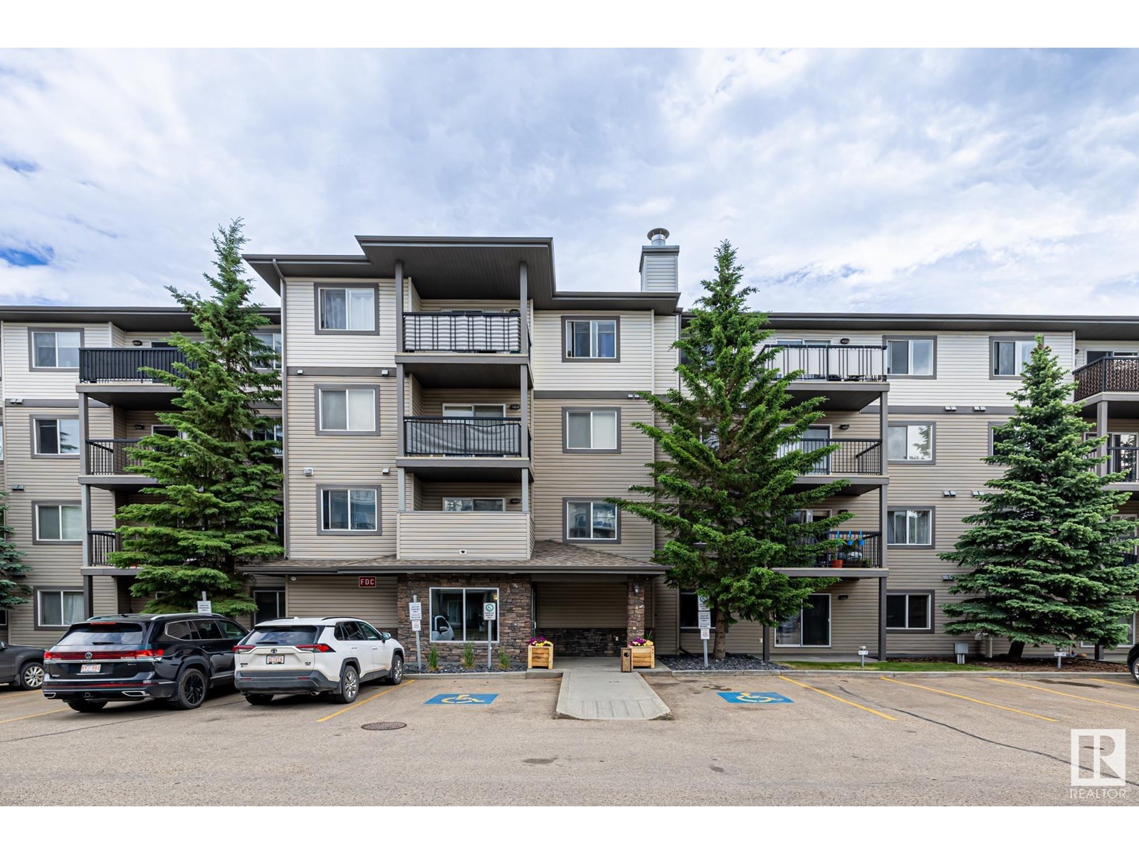 1188 Hyndman Road Northwest #204, Edmonton, AB T5A 0E9