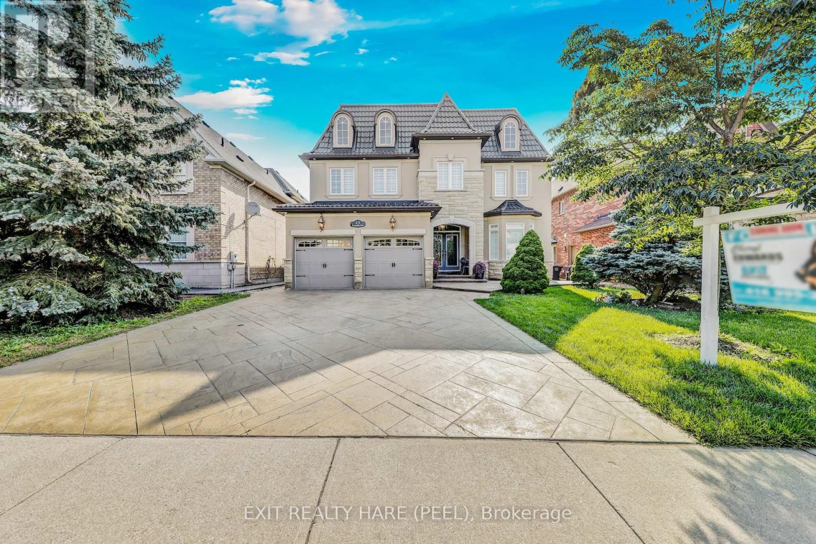 23 Fontainebleu Rd, Brampton, ON L6P 1Z1