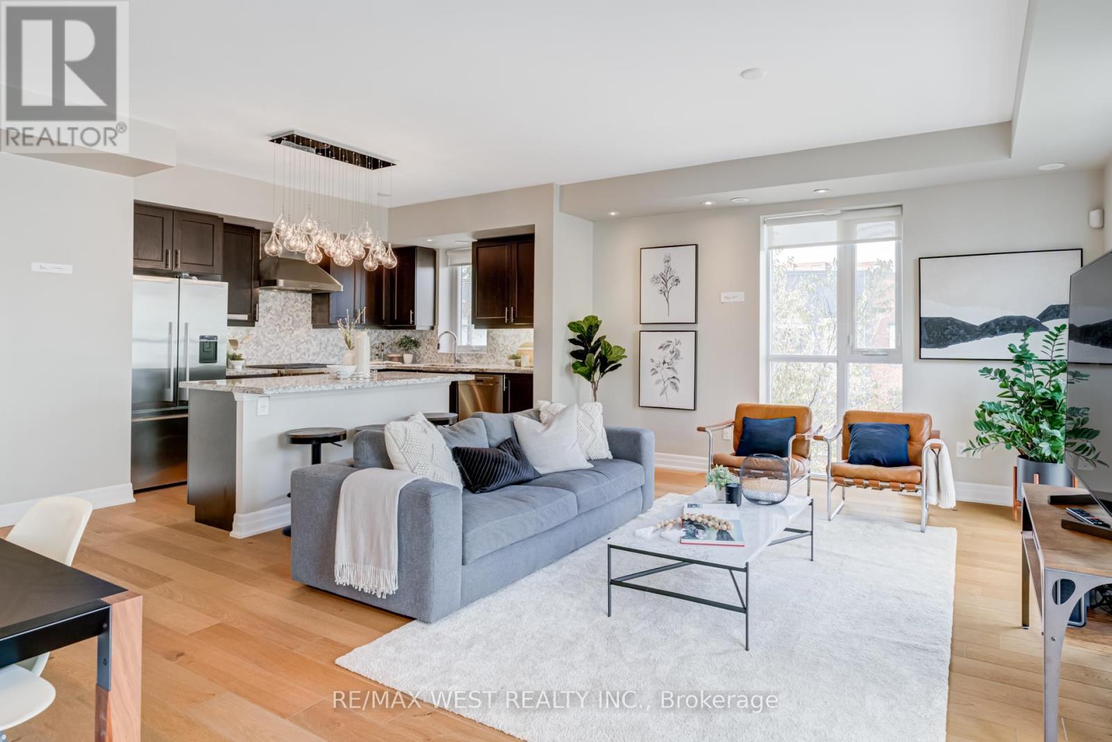 103 15 Sousa Mendes St, Toronto, ON M6P 0A9