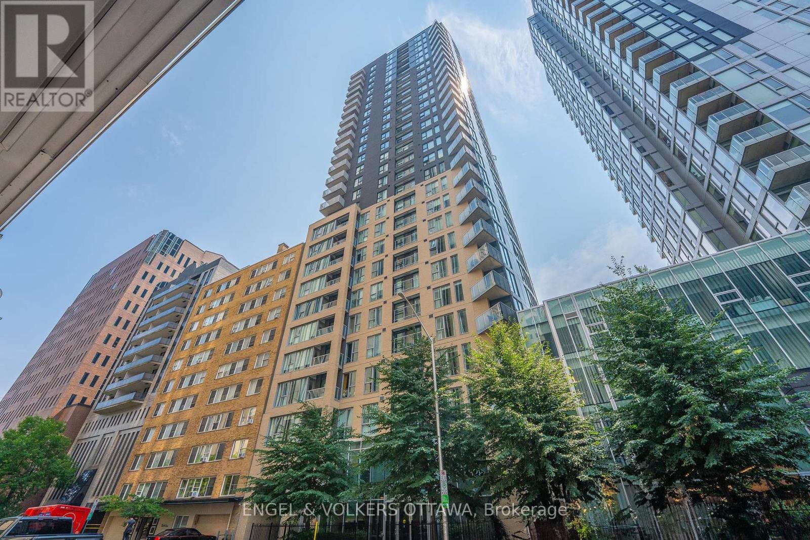 1104 40 Nepean St, Ottawa, ON K2P 0X5