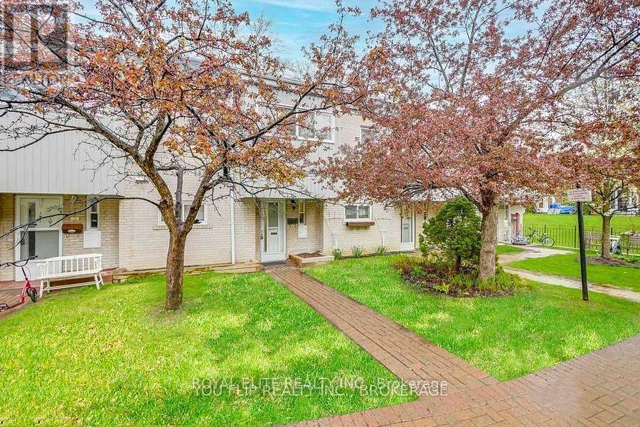 151 9 Esterbrooke Ave, Toronto, ON M2J 2C5