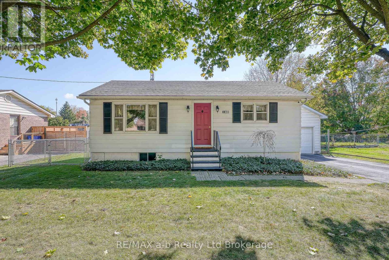 160 Metcalfe St, Ingersoll, ON N5C 1M9