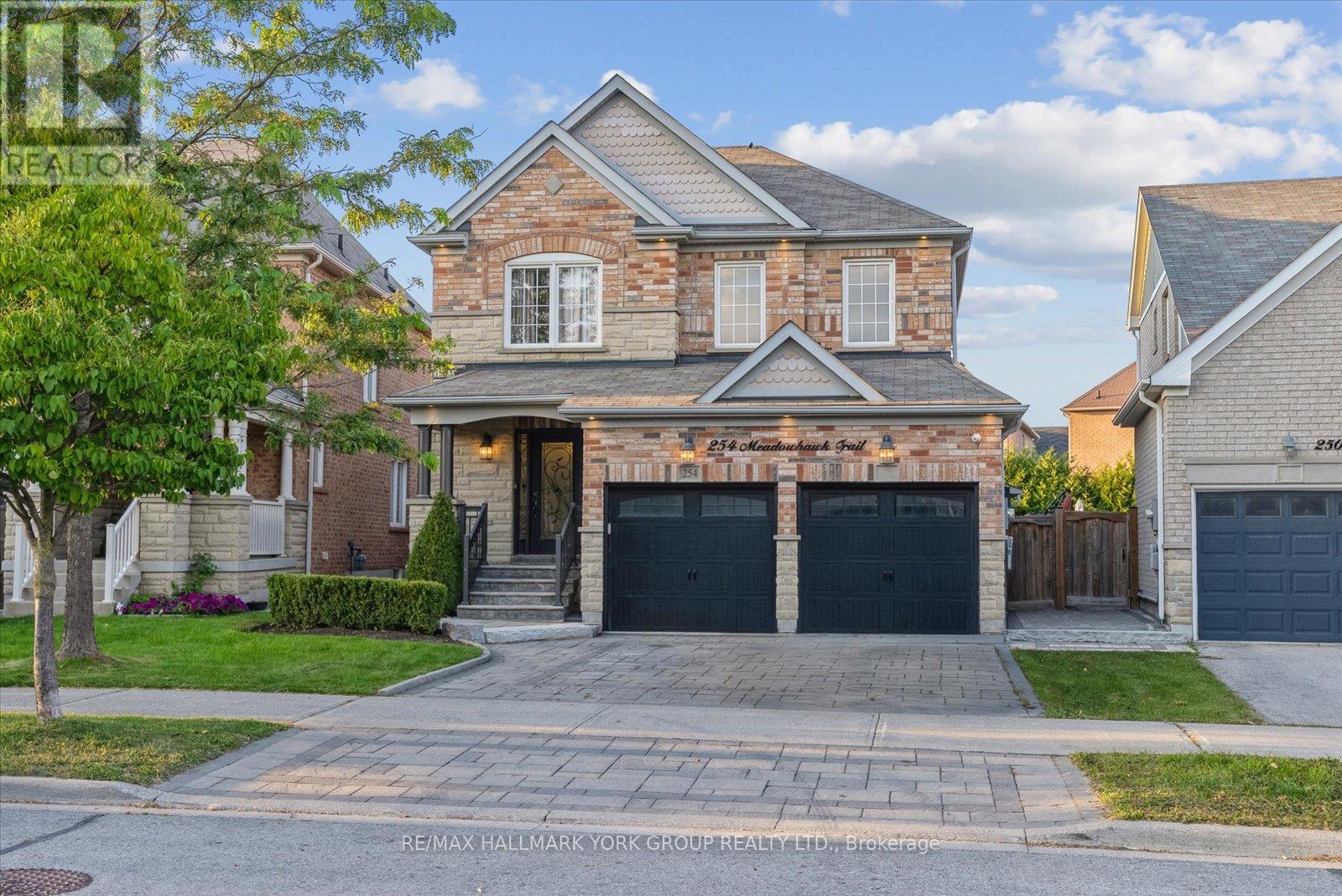 254 Meadowhawk Trl, Bradford West Gwillimbury, ON L3Z 2A4
