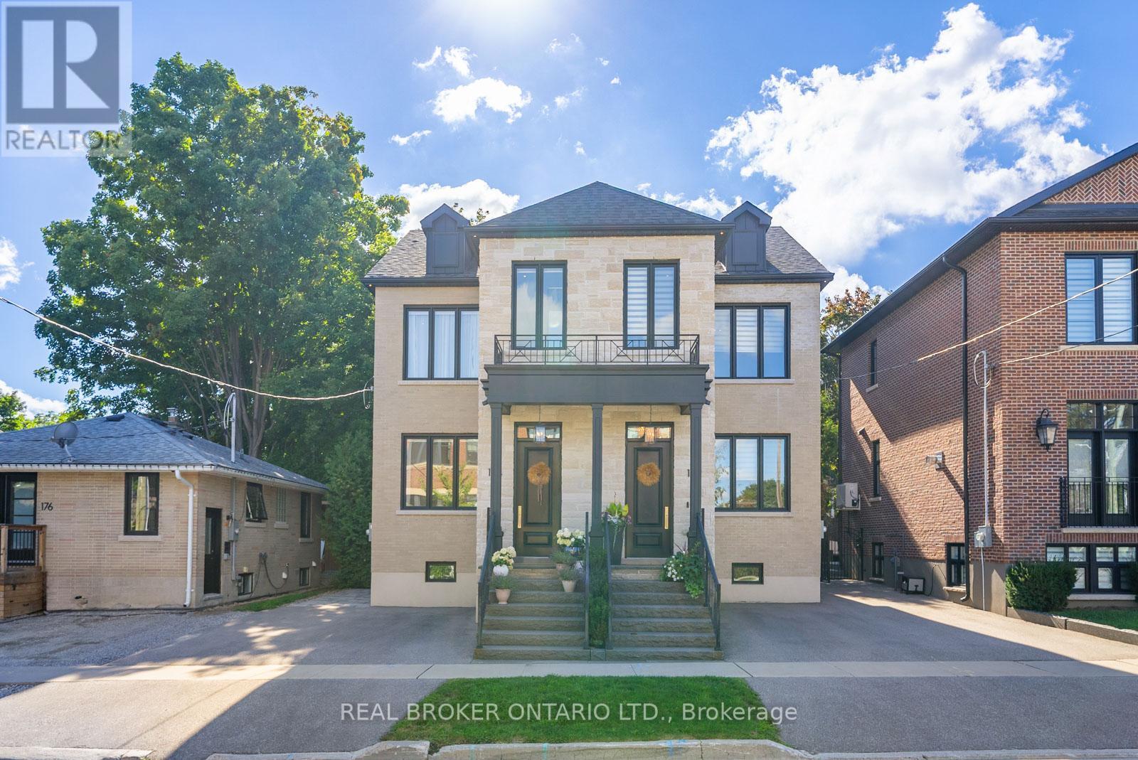 172-174 Victoria St, Newmarket, ON L3Y 4E1