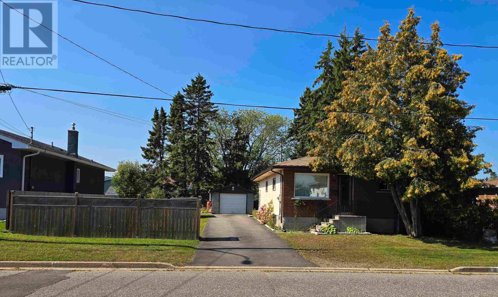 235 Otto St, Thunder Bay, ON P7A 2T4