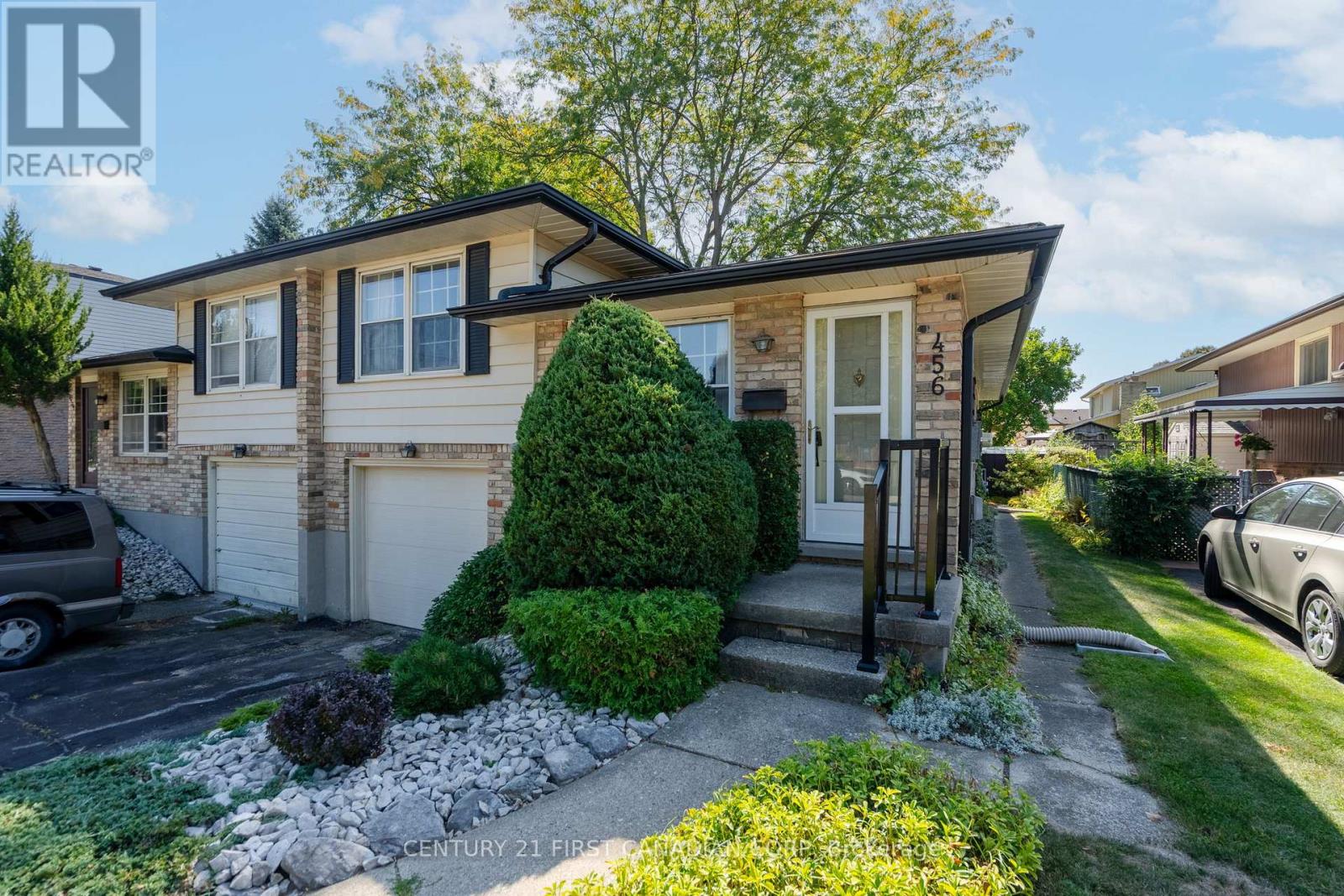 456 Maple St, Strathroy-Caradoc, ON N7G 3N1
