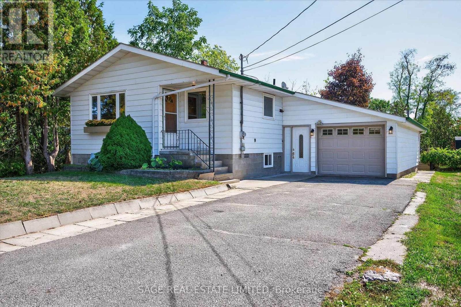 48 Queen St, Kawartha Lakes, ON K0M 1A0