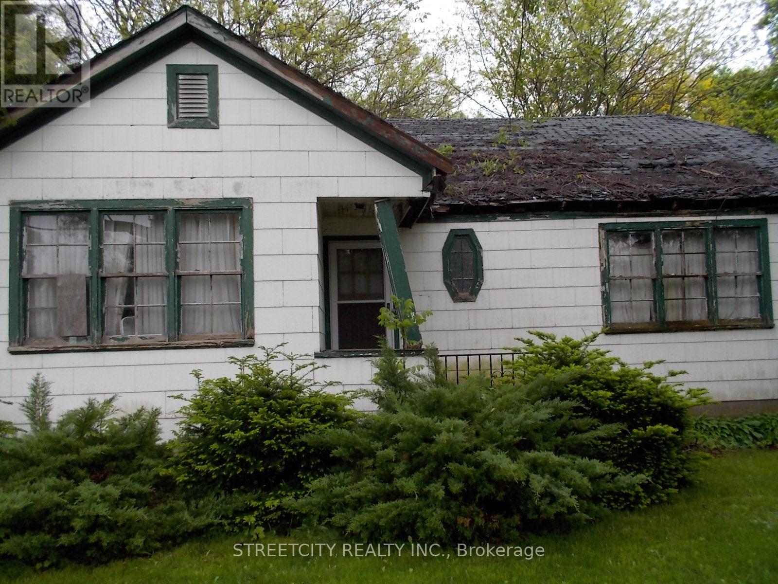 384 Metcalfe St E, Strathroy-Caradoc, ON N7G 1R3