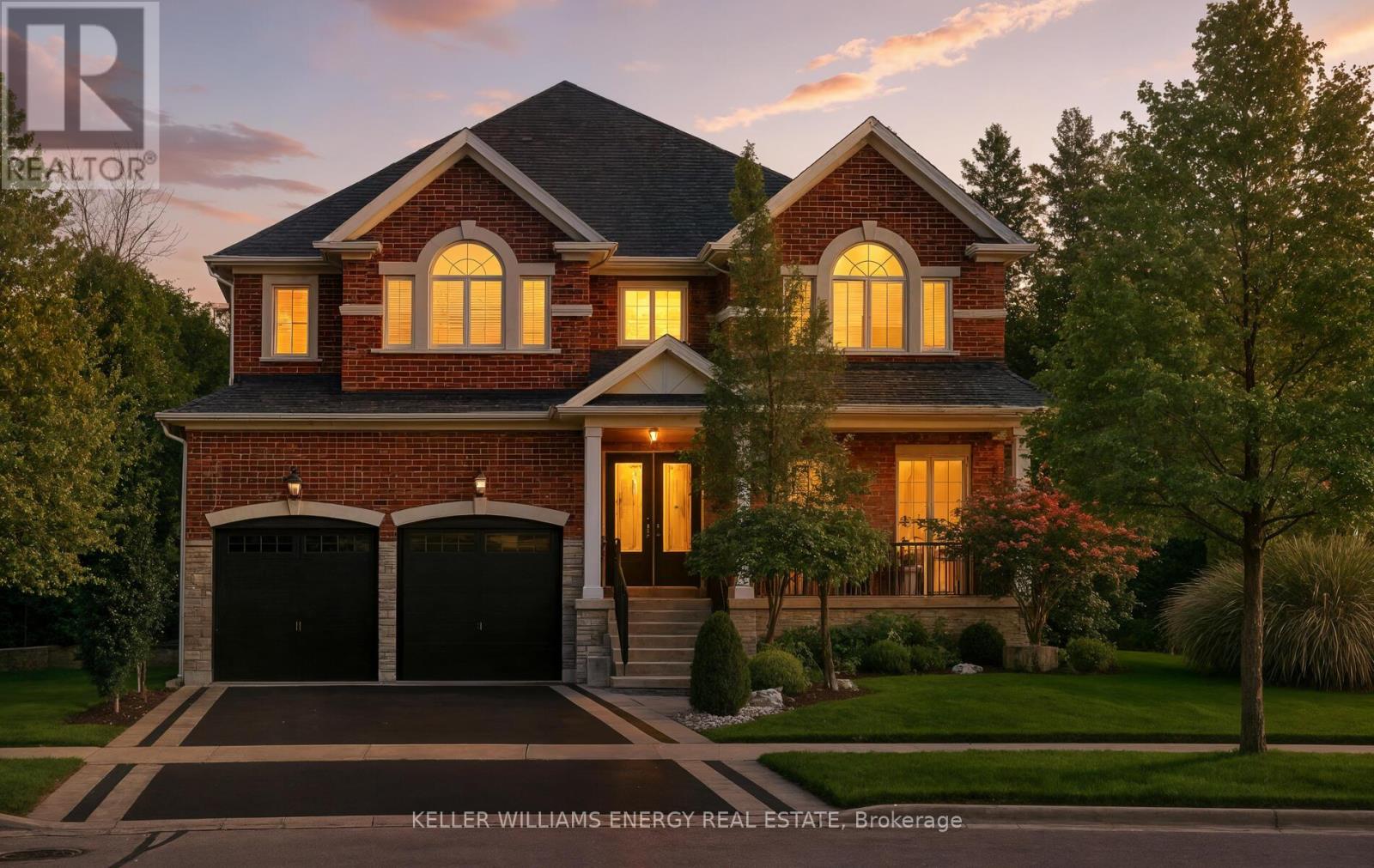 28 Coach Cres, Whitby, ON L1R 0K8